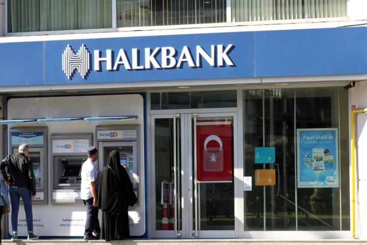 ΗΠΑ: Δεν είναι απρόσβλητη από δίωξη για παραβιάσεις των κυρώσεων στο Ιράν η τουρκική Halkbank