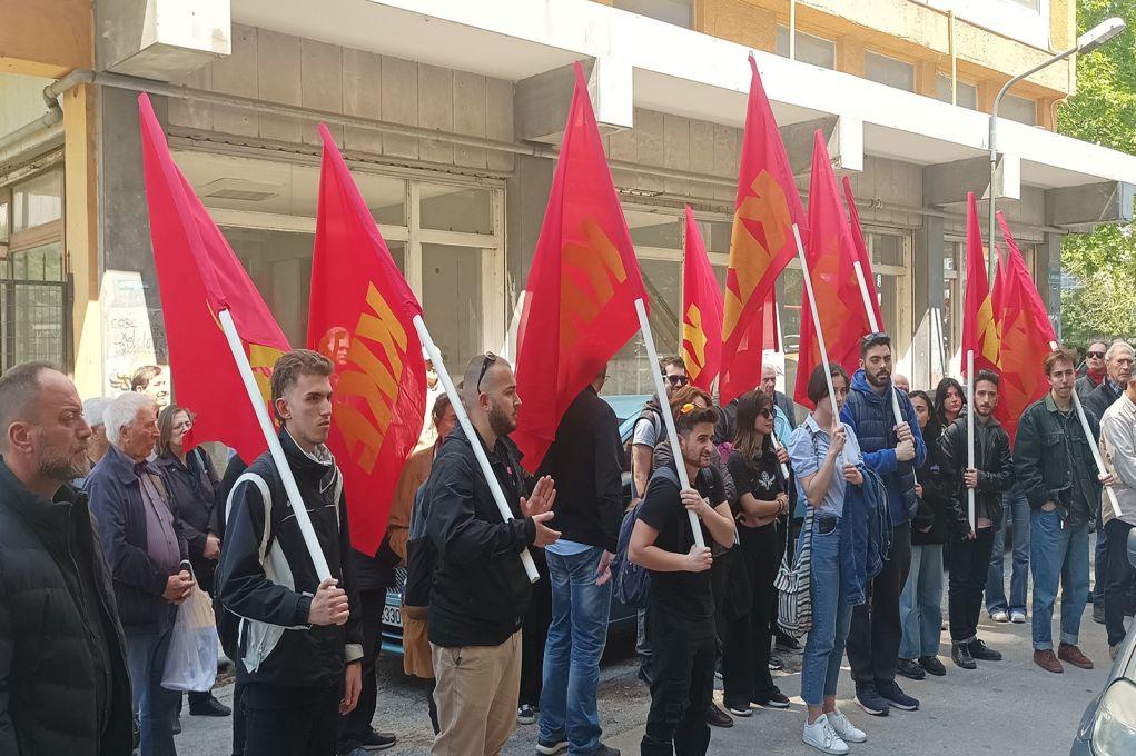 ΚΚΕ – ΚΝΕ: Στεφάνια στο παλιό κτίριο της Ασφάλειας στον Βαρδάρη (ΦΩΤΟ & ΒΙΝΤΕΟ)
