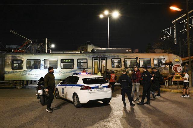 Ταύρος: Διασωληνωμένος ο 16χρονος που έπεσε στις ράγες του προαστιακού – Τι λέει η ΕΛ.ΑΣ