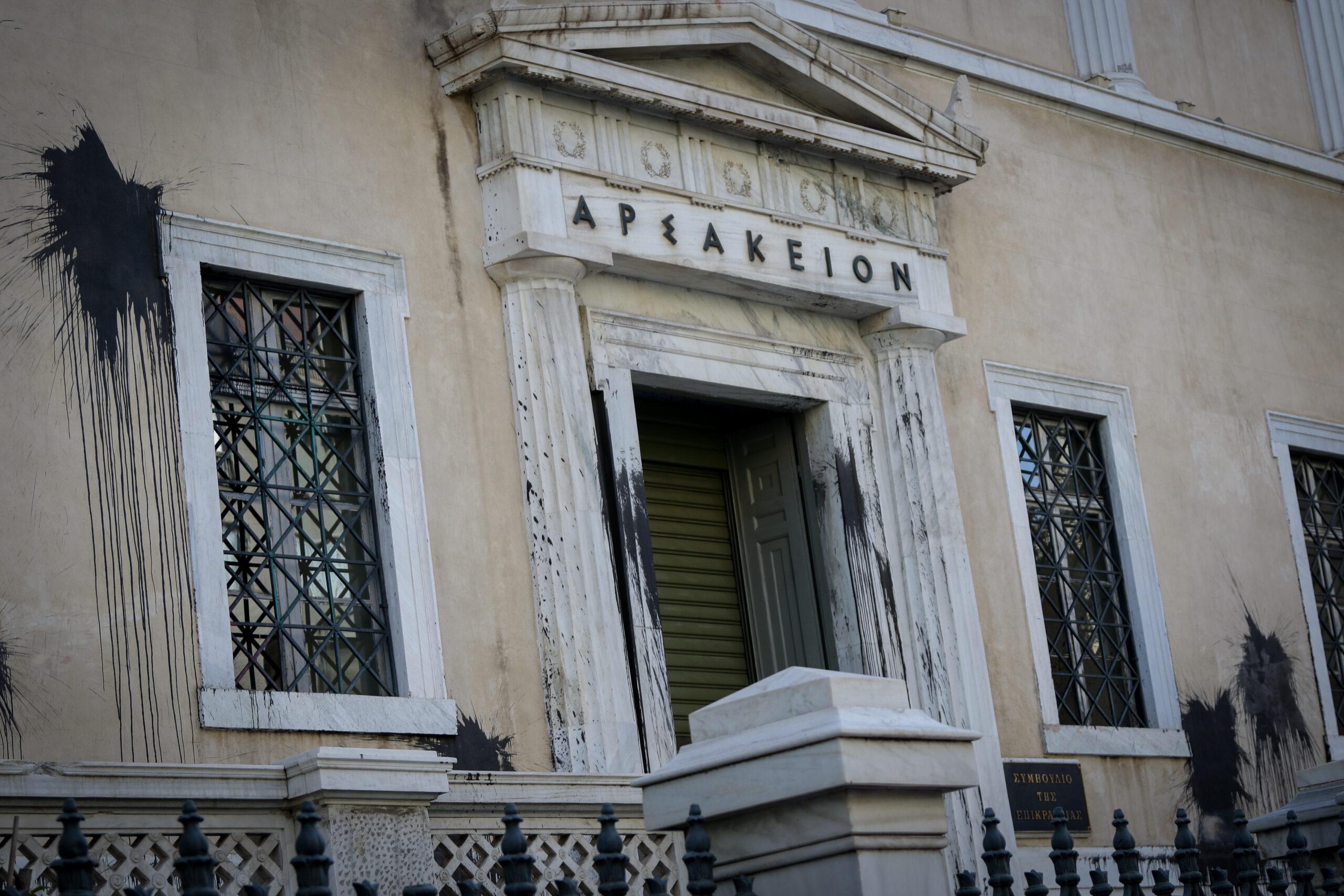Αρσάκειο: Συνεχίζονται οι συζητήσεις – Καμία απόφαση για τους έξι νταήδες