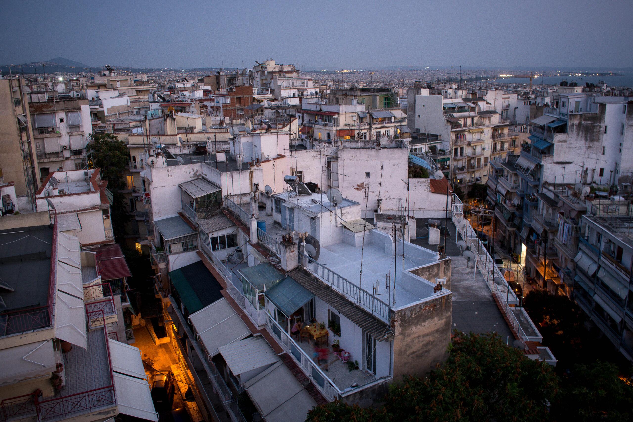 Θεσσαλονίκη: Δωμάτιο AirBNB είχε κρυφή κάμερα στο ρολόι (ΒΙΝΤΕΟ)