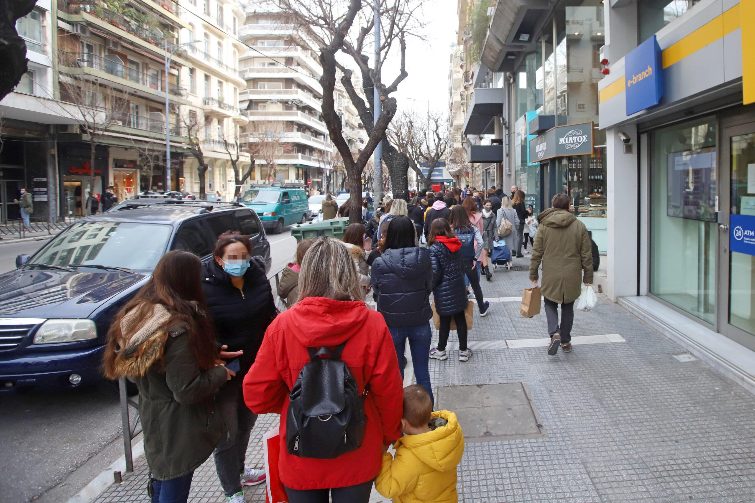 Εορταστικό ωράριο: Πώς θα λειτουργήσουν τα καταστήματα Μ. Παρασκευή και Μ. Σάββατο