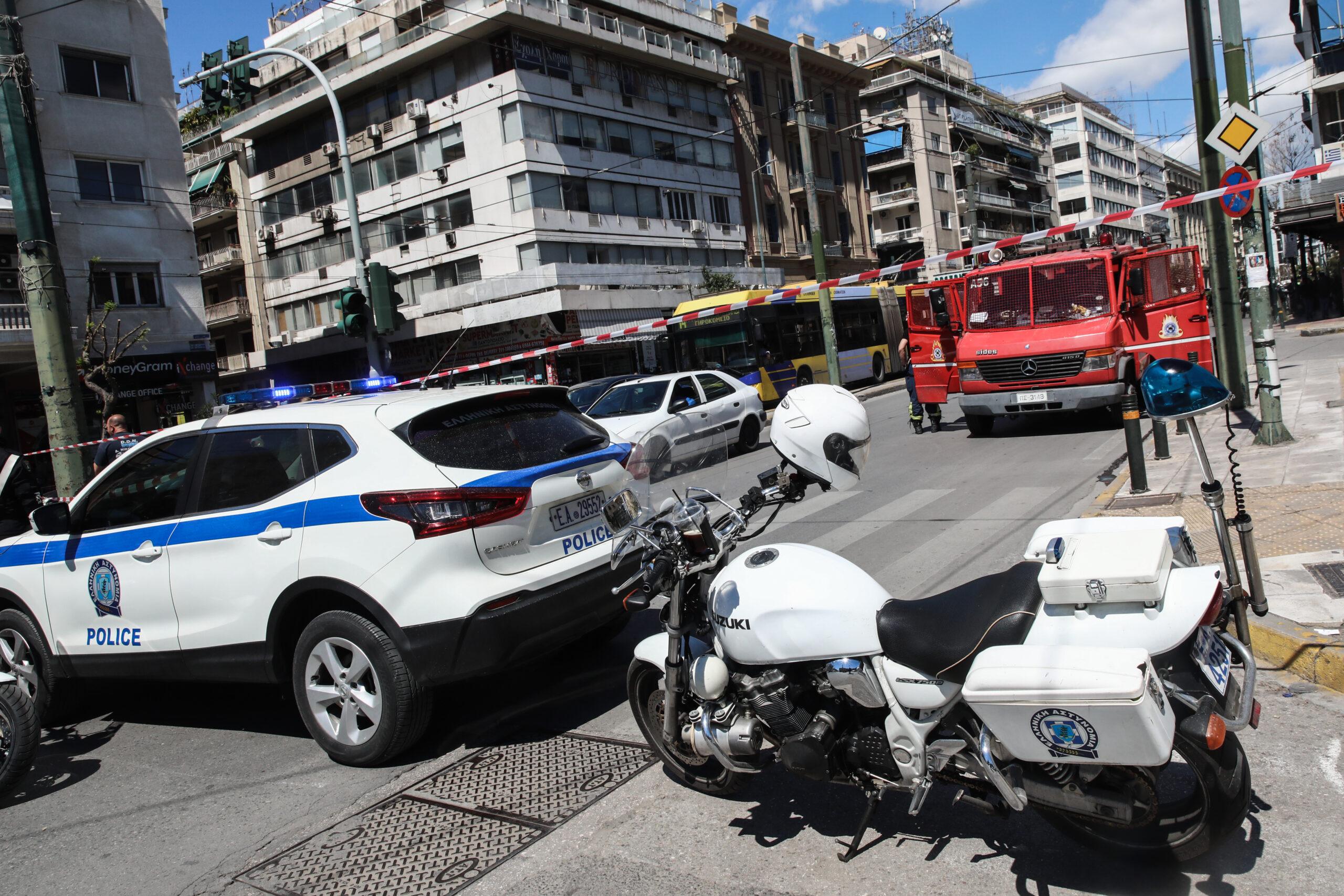 Αθήνα: Αστυνομικός πυροβόλησε στον αέρα έξω από την ΑΣΟΕΕ (ΦΩΤΟ)