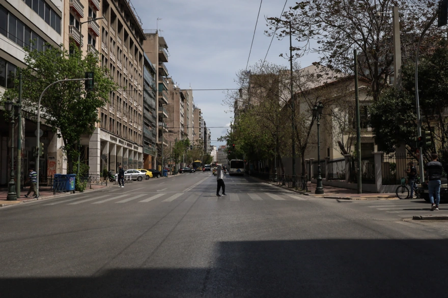 Ερήμωσε η Αθήνα σήμερα Κυριακή του Πάσχα – Δείτε φωτογραφίες