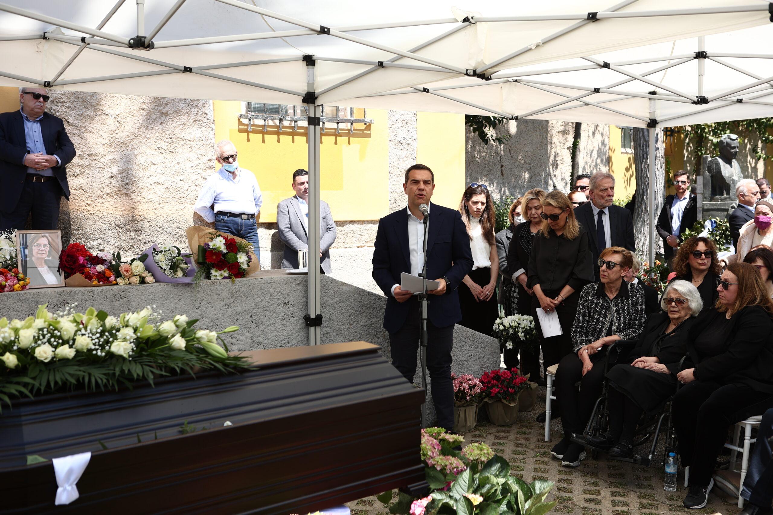 «Λύγισε» στην κηδεία της Μυρ. Ζορμπά ο Αλ. Τσίπρας