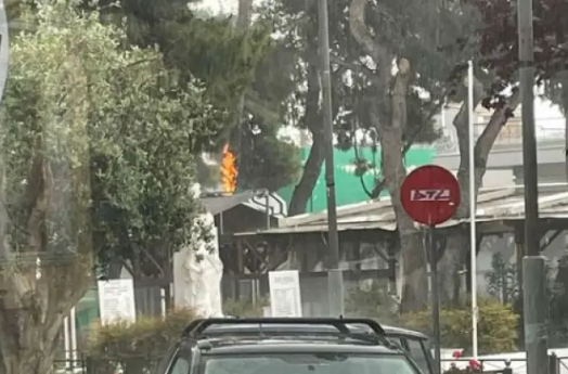 Μαρούσι: Φωτιά σε δέντρο από κεραυνό πάνω από γνωστή καφετέρια