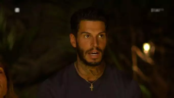 Survivor: Ο Νικόλας Αγόρου δέχθηκε επίθεση από σφήκες