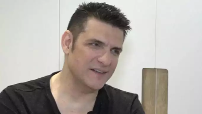 Χρίστος Αντωνιάδης: «Όταν έχασα τον παππού μου, έπρεπε το ίδιο βράδυ να τραγουδήσω αφού τον είχα δει νεκρό»