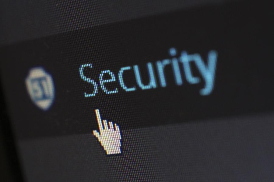Revenge porn: Παρίστανε τον σύζυγό της στα social και της ζητούσε λεφτά