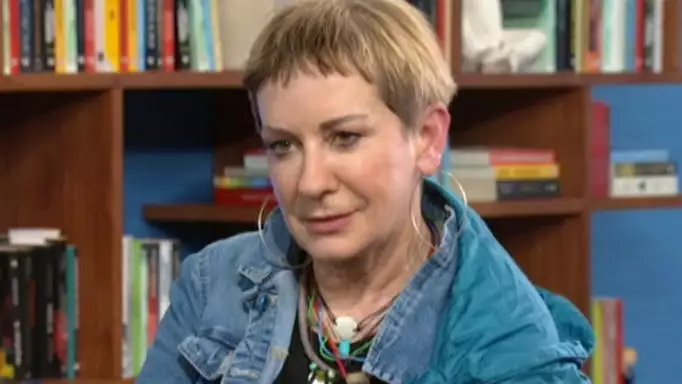 Λένα Διβάνη: «Κάθε γυναίκα έχει την τιμή της, έγραφε στο εξώφυλλο… θανατηφόρα πράγματα»