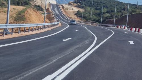 Κακοκαιρία Elias – Αίγιο: Κατολίσθηση προκάλεσε προβλήματα στην εθνική οδό