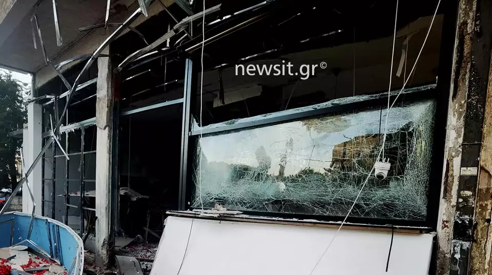 Νέο Ηράκλειο: Καταστράφηκε το κατάστημα που έγινε στόχος εμπρηστικής επίθεσης (ΒΙΝΤΕΟ & ΦΩΤΟ)