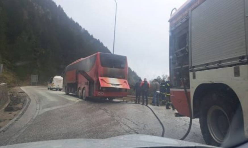 Φωτιά σε λεωφορείο με μαθητές στα Ιωάννινα – Δεν υπήρξε τραυματισμός