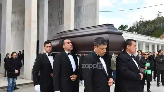 Ρένα Κουμιώτη: Θλίψη στο τελευταίο αντίο στη σπουδαία ερμηνεύτρια (ΦΩΤΟ)