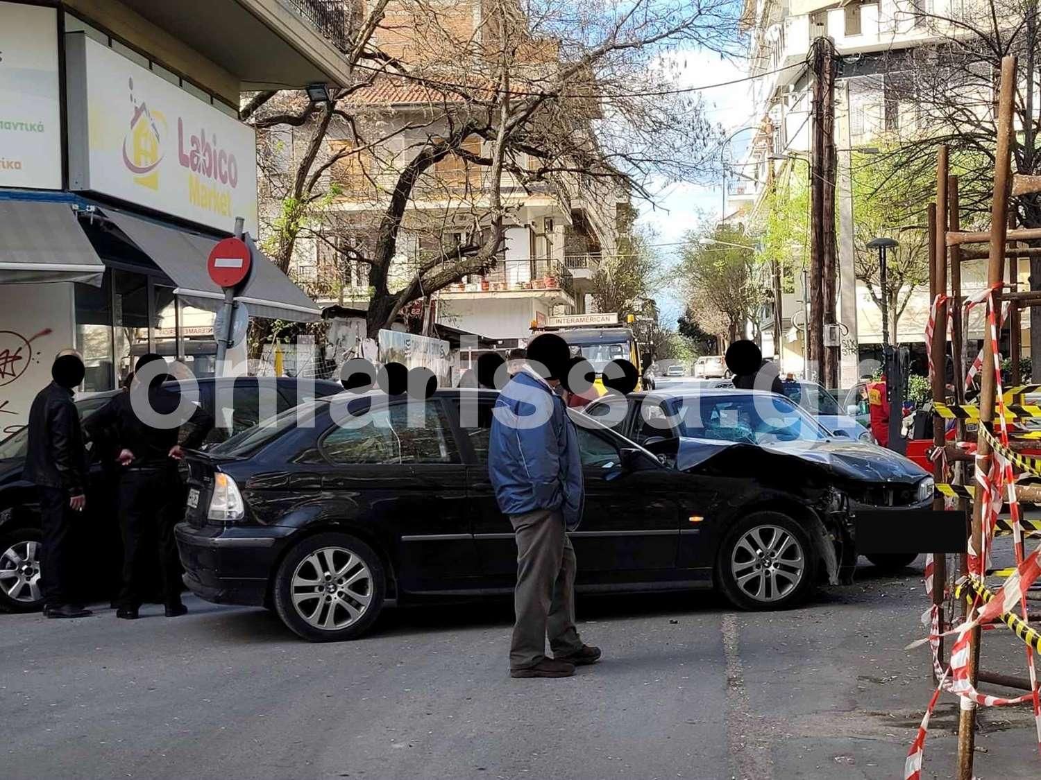 Λάρισα: Τροχαίο με τρεις τραυματίες στο κέντρο της πόλης