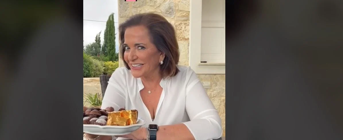 Η Ντόρα Μπακογιάννη πρόσφερε «σσσοκολατάκι» στο TikTok – «Είμαι η πιο trendy γιαγιά»