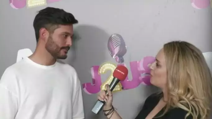 Φοίβος Παπαδάκης: «Ο πατέρας μου είναι πολυλογάς, αλλά δίνει χρόνο στη Μαρία Αναστασοπούλου γιατί τα λέει καλά»