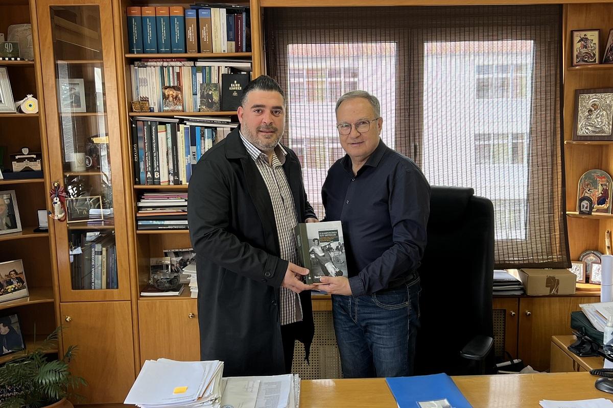 Ο υποψήφιος βουλευτής της Ελληνικής Λύσης, Συμεών Κουπελόγλου, βραβεύτηκε για τις δωρεές απινιδωτών