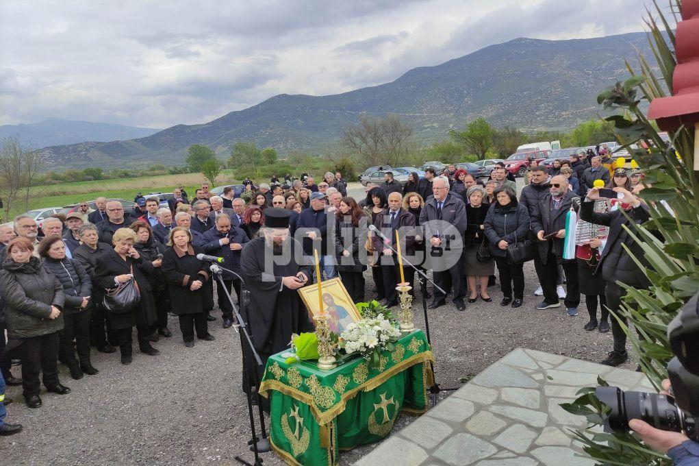 Τέμπη: Τελέστηκε το μνημόσυνο για τα θύματα του δυστυχήματος – Θλίψη και συγκίνηση στο σημείο της τραγωδίας (ΒΙΝΤΕΟ & ΦΩΤΟ)