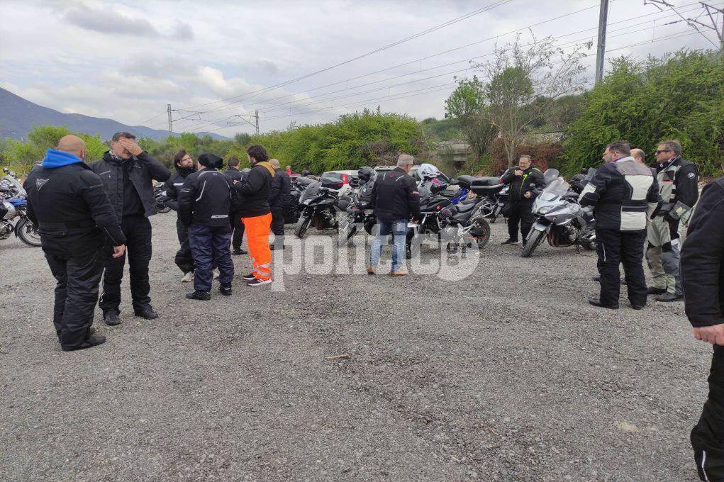 Τέμπη: Μοτοσικλετιστές από όλη την Ελλάδα πήγαν με μηχανοκίνητη πορεία στον τόπο του δυστυχήματος (ΒΙΝΤΕΟ & ΦΩΤΟ)