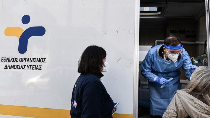 ΕΟΔΥ: 43 θάνατοι από κορονοϊό και 64 διασωληνωμένοι – Ένας θάνατος από γρίπη την τελευταία εβδομάδα