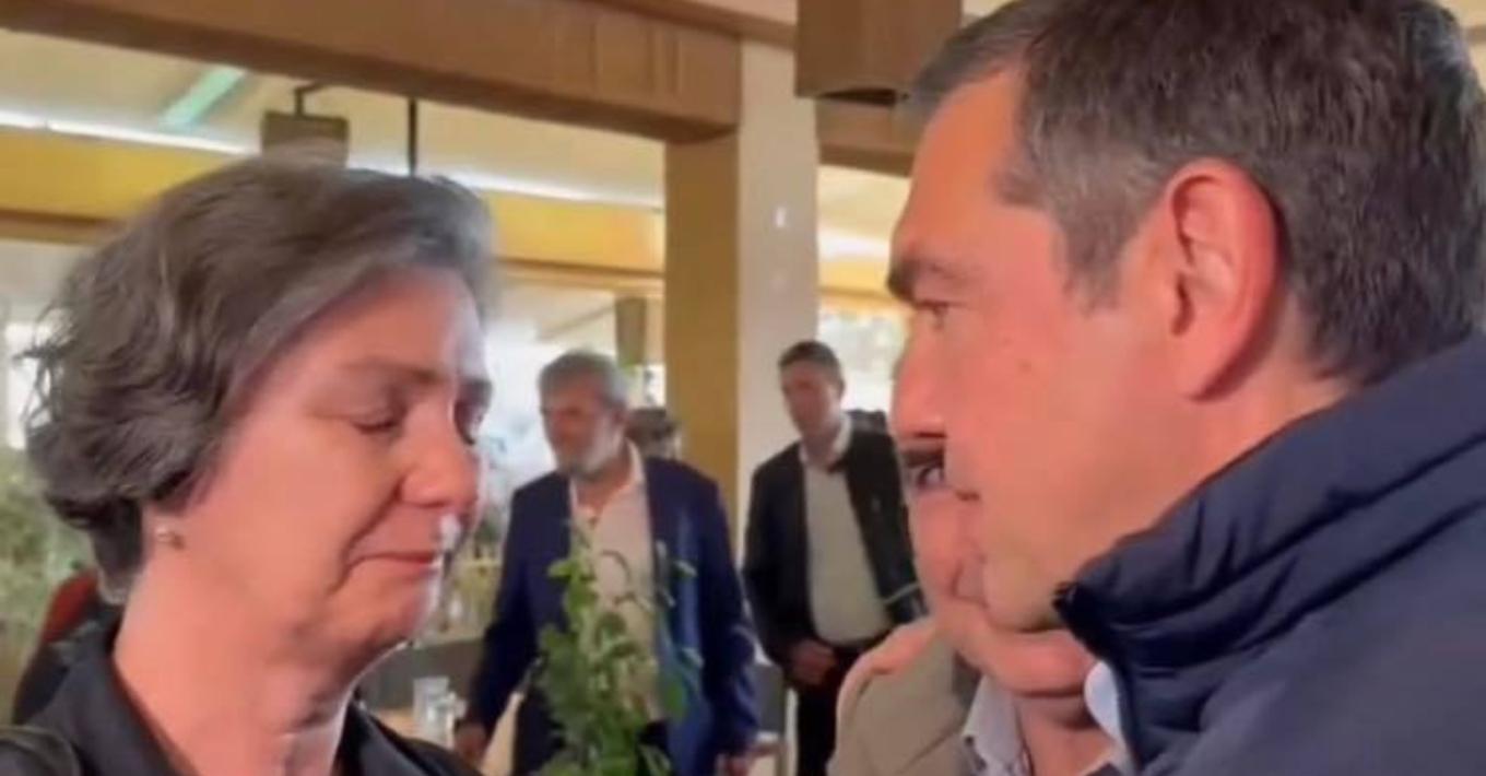 Ο Τσίπρας συνάντησε τους γονείς του Ζακ Κωστόπουλου στην Ιτέα (vid)
