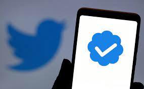 Twitter: Σε ποιους λογαριασμούς επαναφέρει το μπλε τικ χωρίς πληρωμή