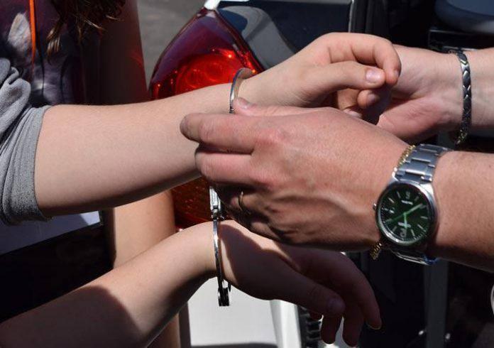 Λάρισα: Χαστούκισαν την κόρη τους και συνελήφθησαν