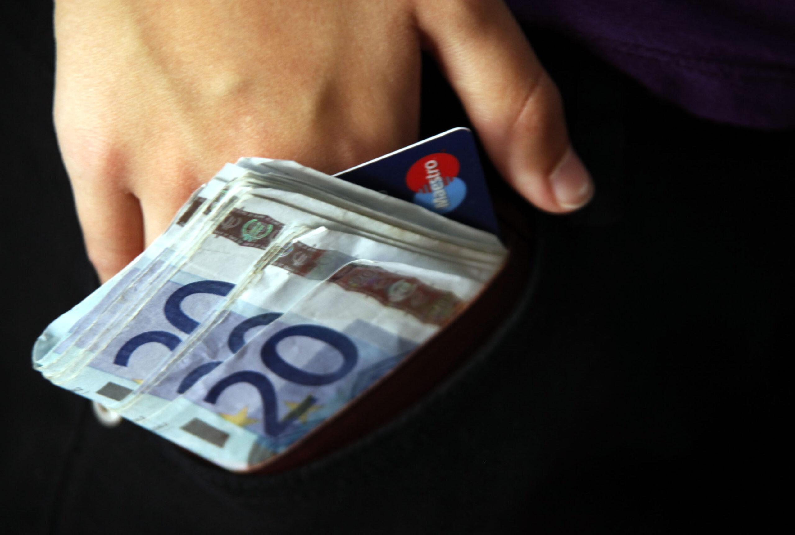 Πάτρα: Ανήλικοι βρήκαν πορτοφόλι με 700 ευρώ και το παρέδωσαν στην αστυνομία