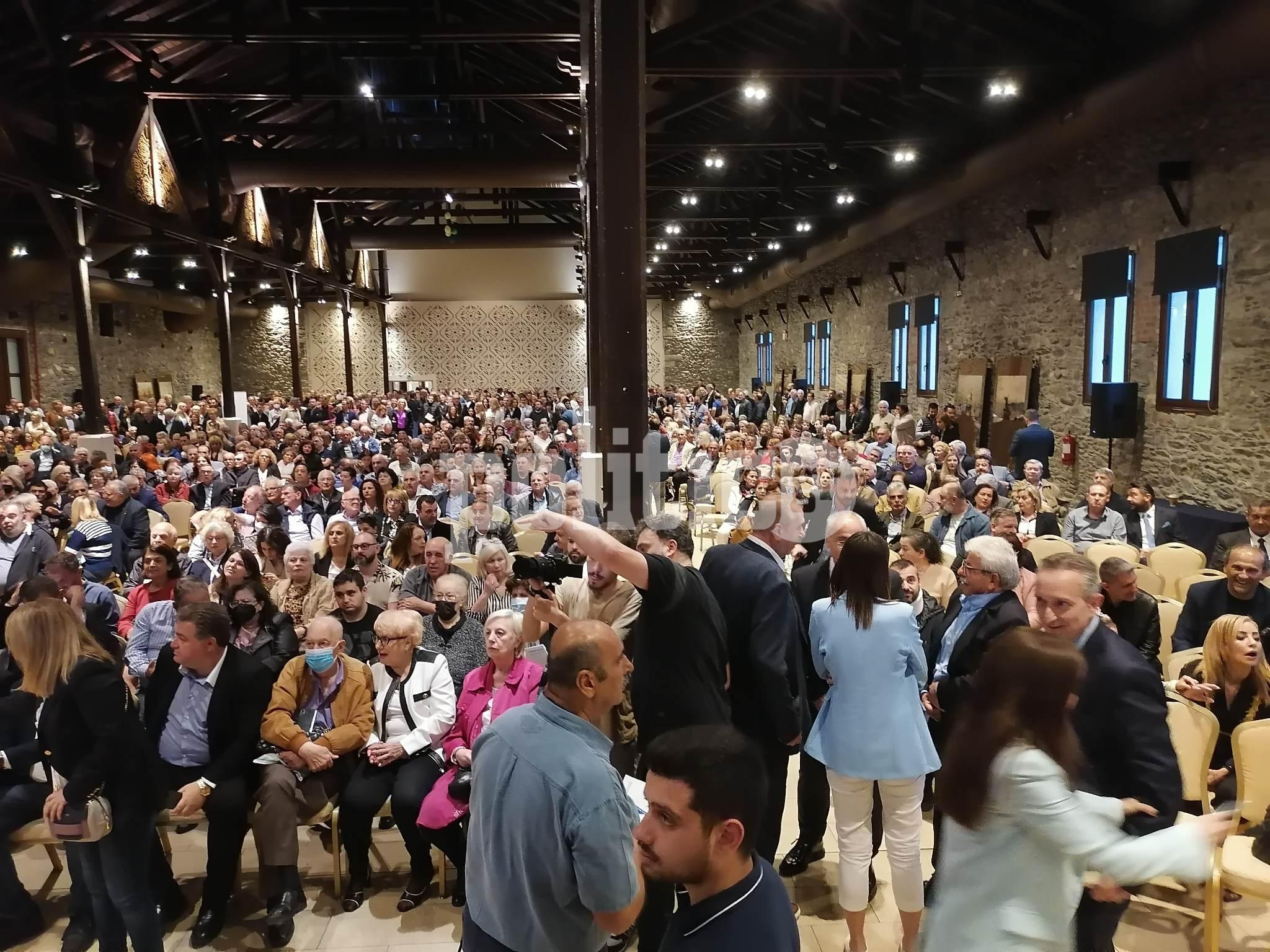 «Παράσταση νίκης» για τον Νίκο Καραγιαννακίδη – 3.000 κόσμος τον αποθέωσε στο Porto Palace