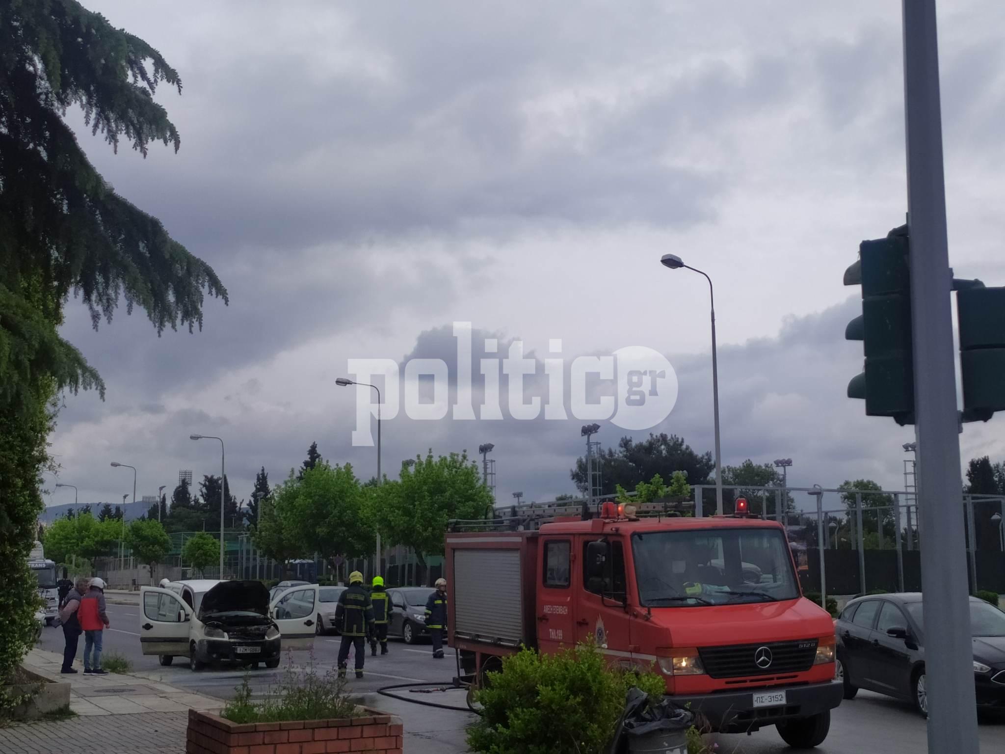 Θεσσαλονίκη: Φορτηγάκι πήρε φωτιά στην Δενδροποτάμου – Μποτιλιάρισμα στο σημείο (ΦΩΤΟ και ΒΙΝΤΕΟ)