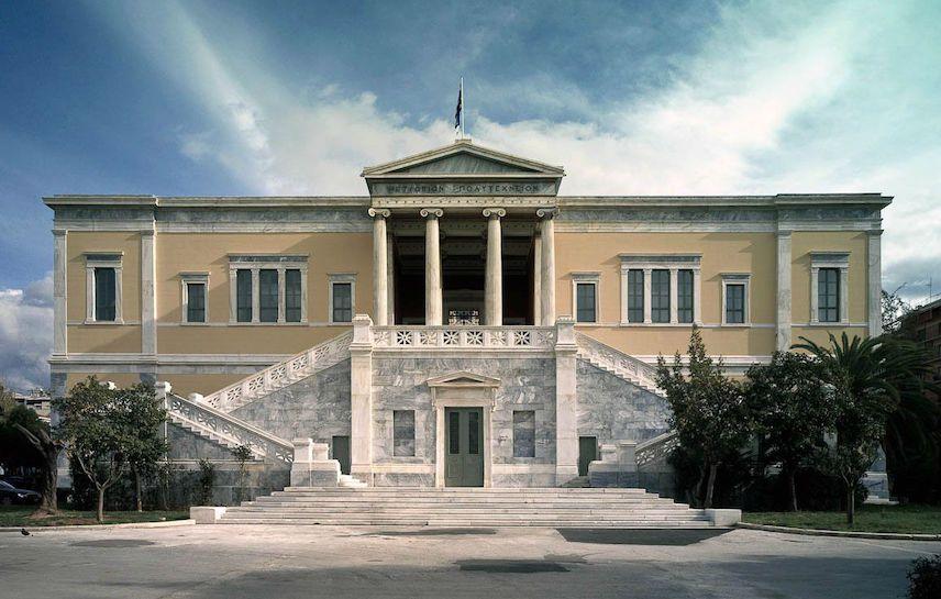 Εθνικό Μετσόβειο Πολυτεχνείο: Προχώρησε σε λοκ άουτ η πρυτανεία – ΜΑΤ στην είσοδο του κτιρίου (ΦΩΤΟ)