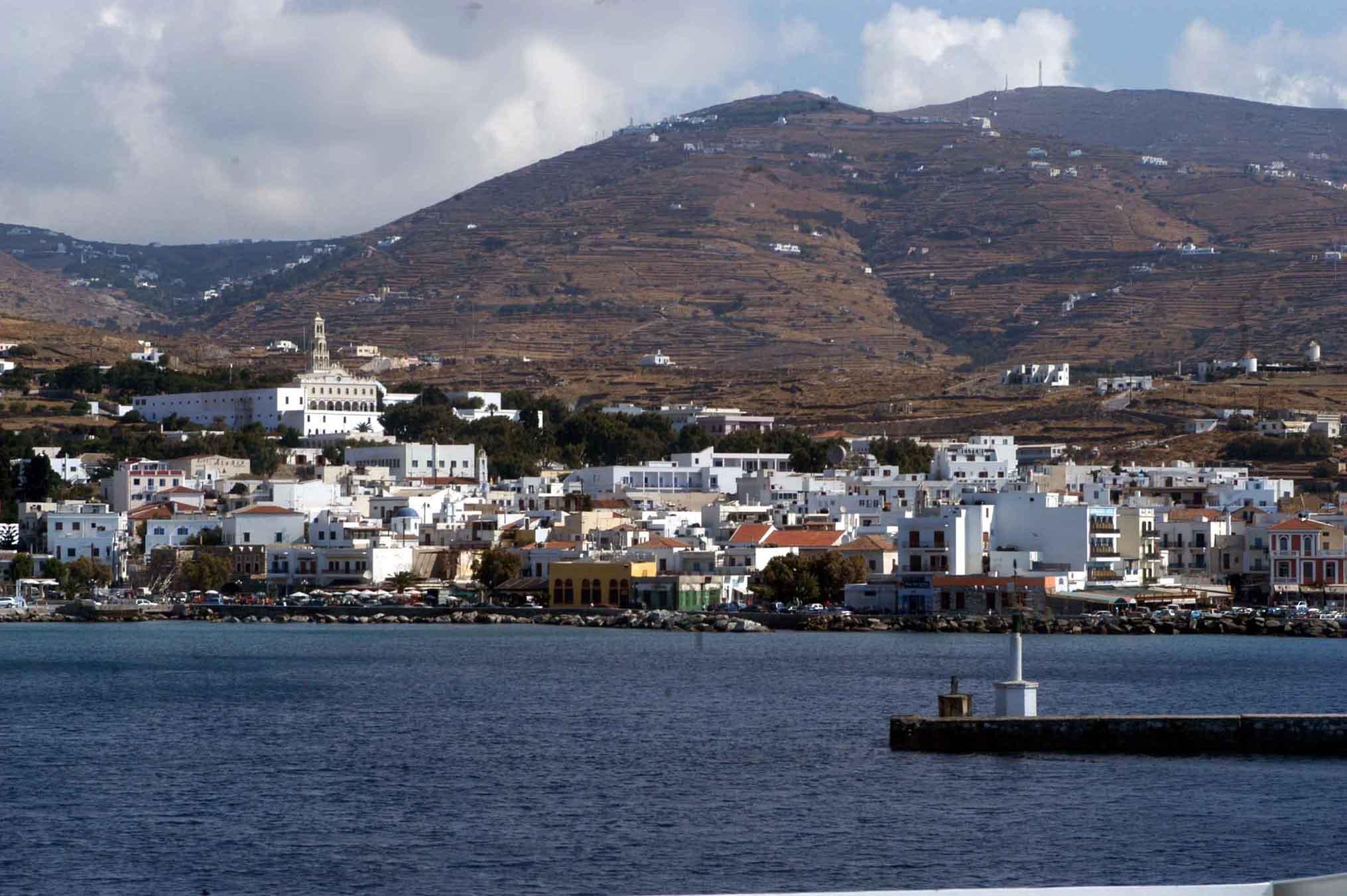 Σύλληψη ανήλικου στην Τήνο: Βρέθηκε στο κινητό του υλικό παιδικής πορνογραφίας