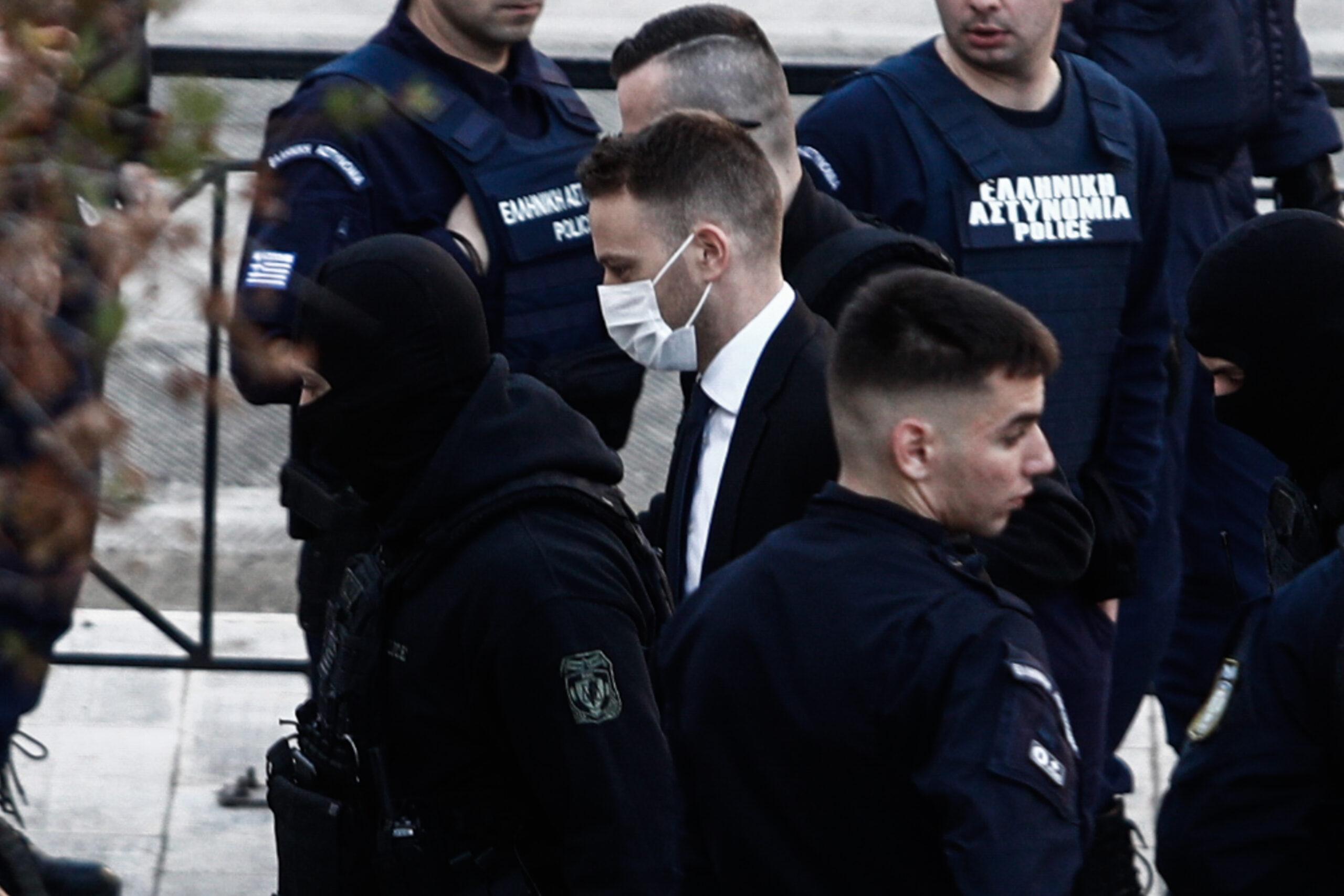 Γλυκά Νερά: Καταθέτει ο αστυνομικός που είχε στην αγκαλιά του το παιδί της Κάρολαϊν – Μάρτυρες υπεράσπισης οι γονείς του Αναγνωστόπουλου (ΒΙΝΤΕΟ)