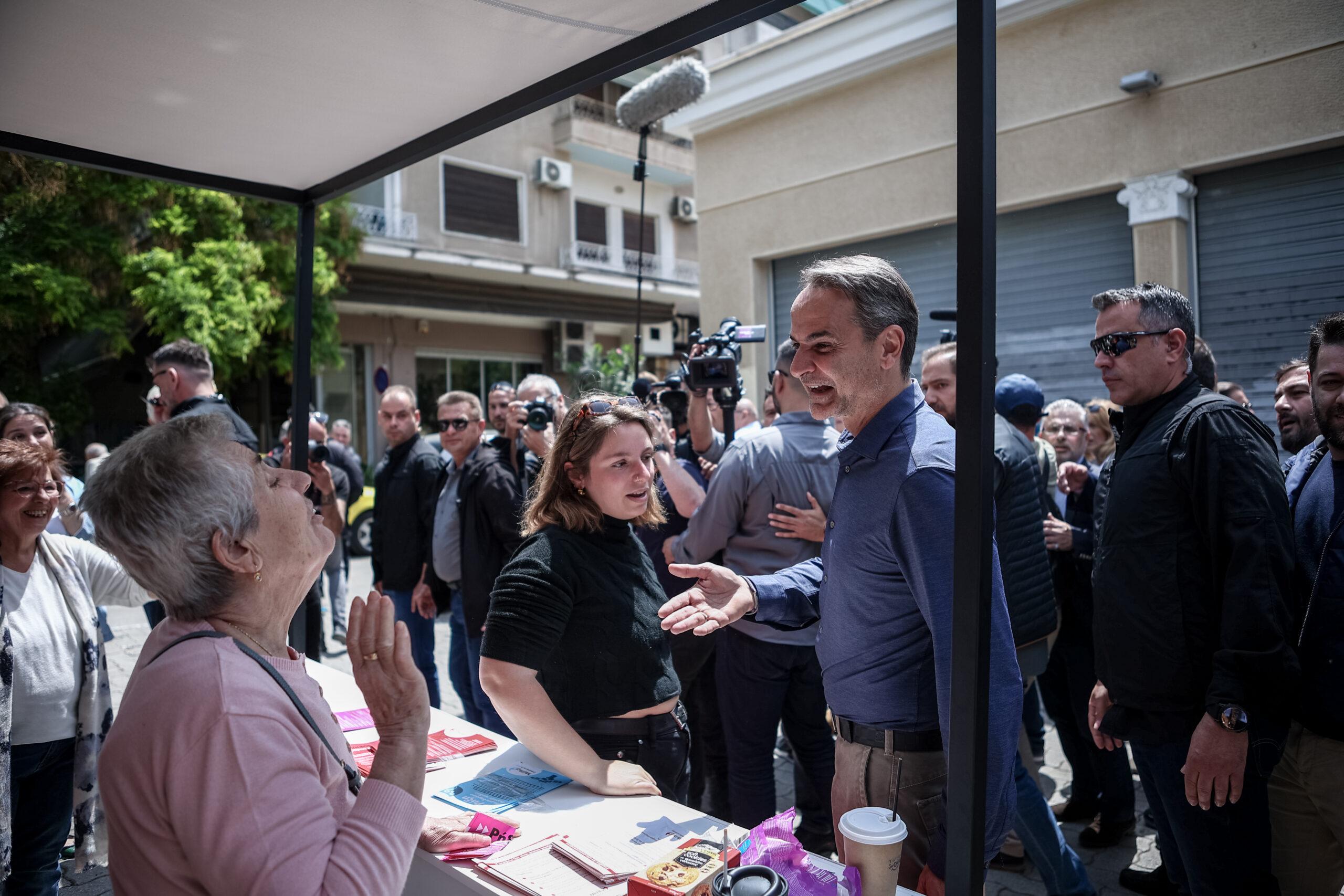 «Κανένας πολιτικός πολιτισμός στον πρωθυπουργό της φτώχειας» – Υποψήφια του ΜέΡΑ25 συνεχάρη τα μέλη που δε χαιρέτισαν τον πρωθυπουργό στην Κυψέλη