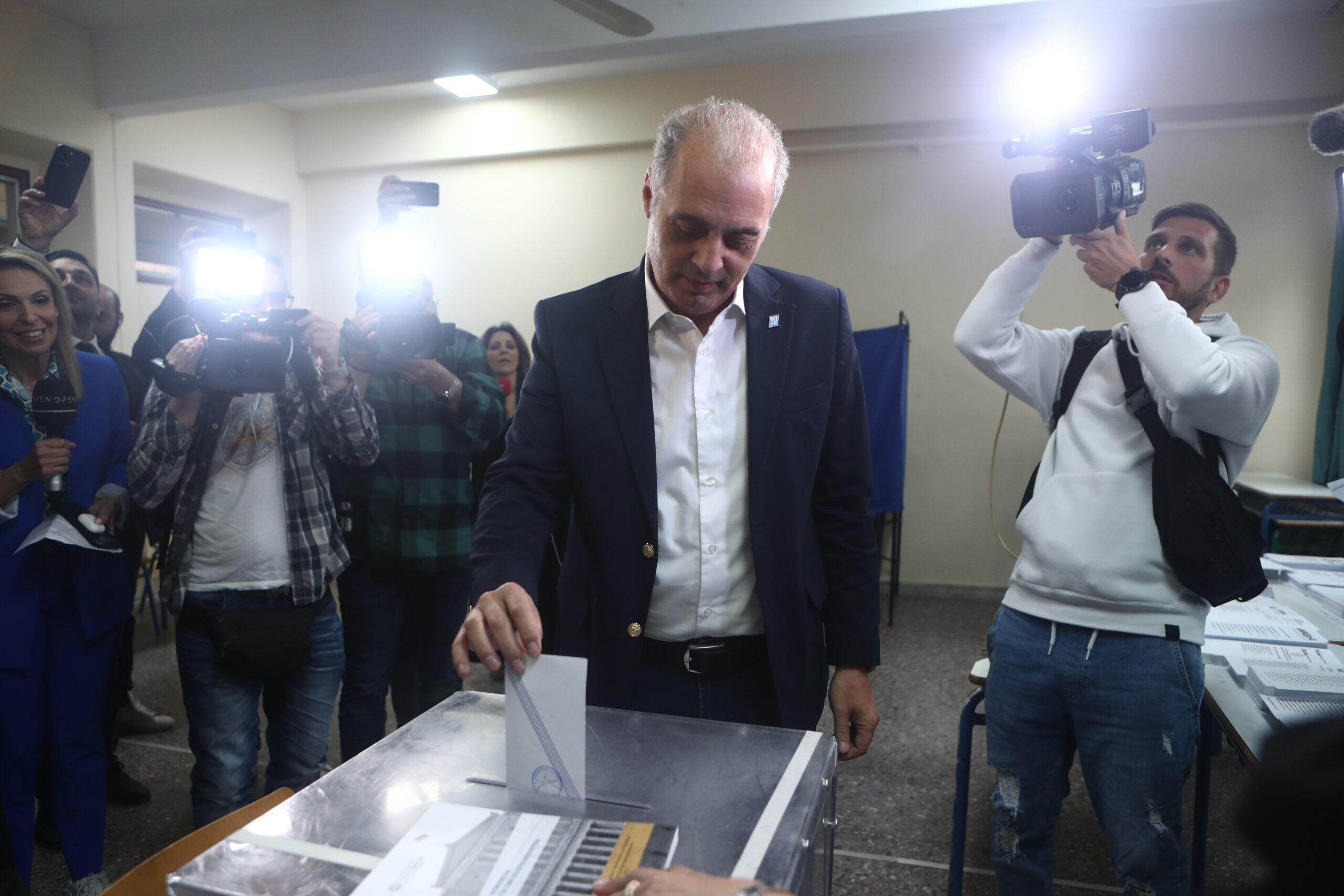 Στο 1ο γυμνάσιο Ελευθερίου Κορδελιού ψήφισε ο Κυρ. Βελόπουλος