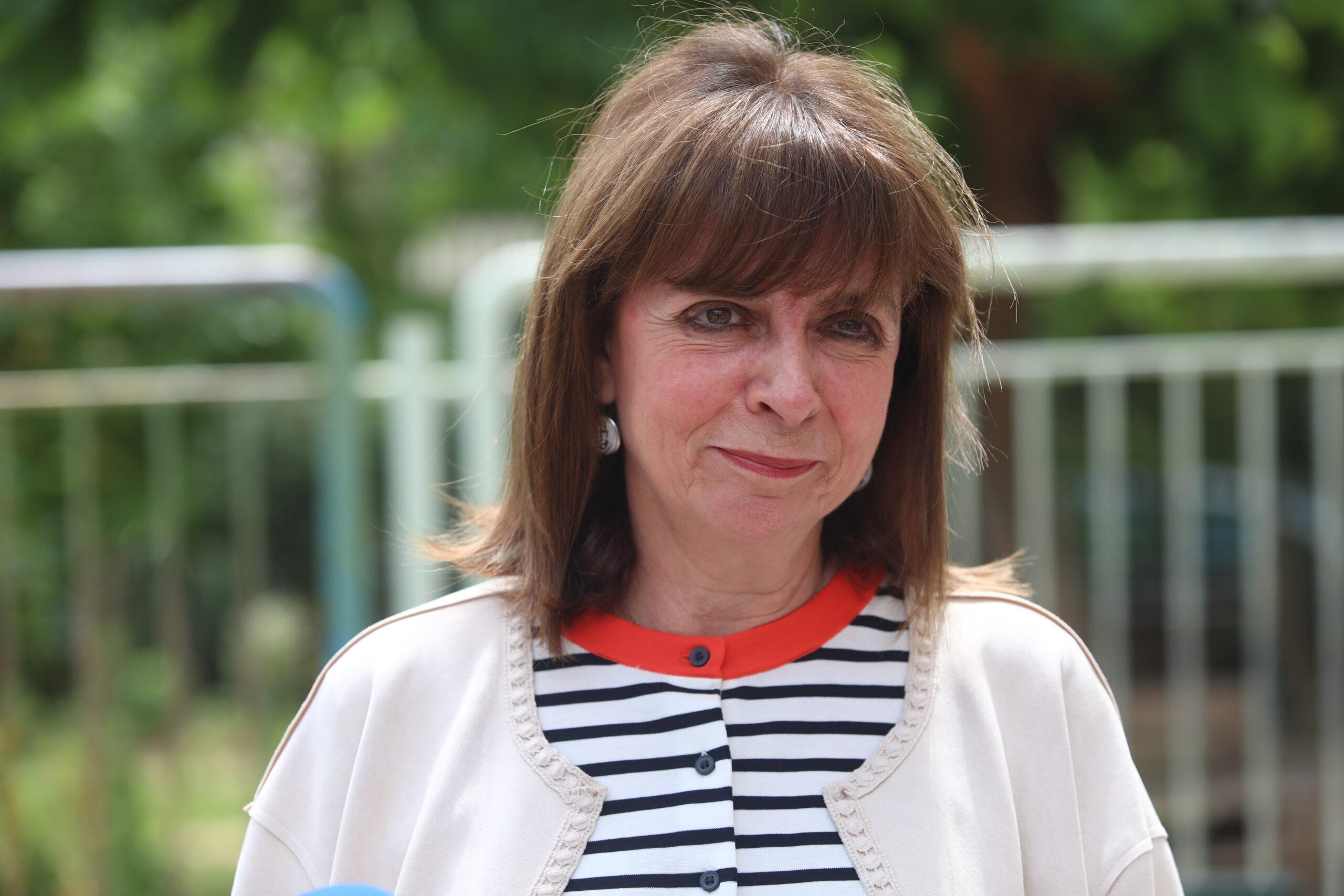 Ψήφισε η Κατερίνα Σακελλαροπούλου – «Η συμμετοχή θα είναι η καλυτερη επιβεβαίωση για τη Δημοκρατία»