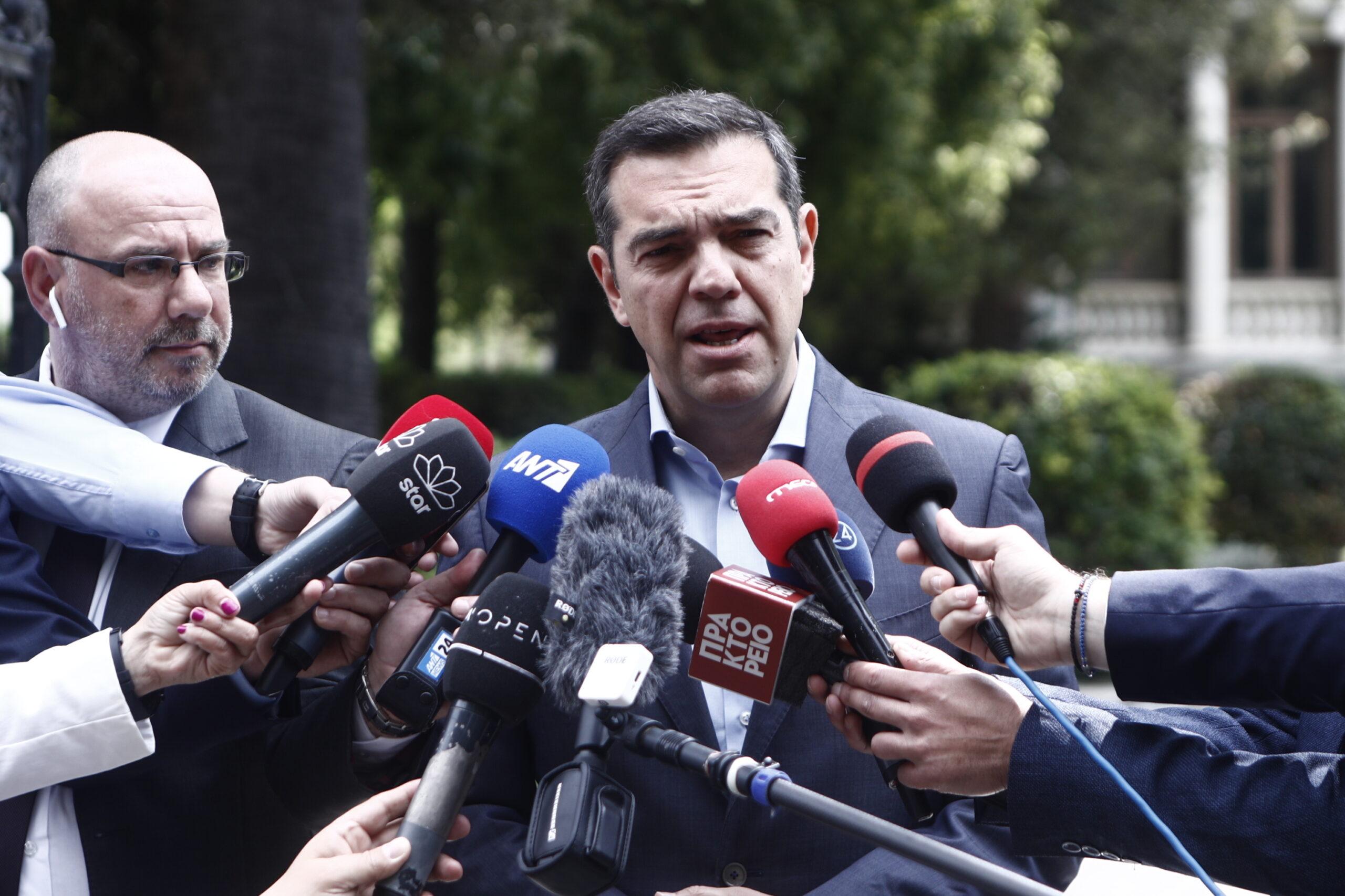 Τσίπρας: «Ζητώ συγγνώμη από τους ανθρώπους του ΣΥΡΙΖΑ, παραμένω εδώ και δίνω τη μάχη»