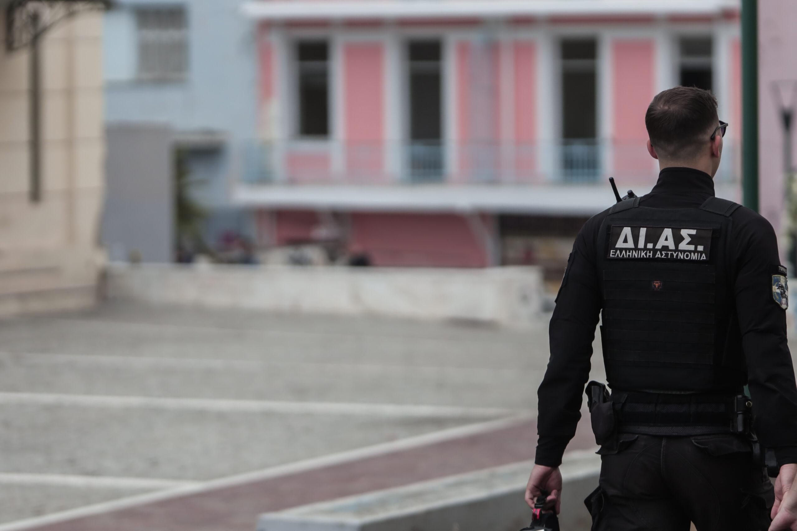Έφοδος της ΕΛ.ΑΣ. στην Πολυτεχνειούπολη – Πέντε συλλήψεις ανηλίκων μελών συμμοριών