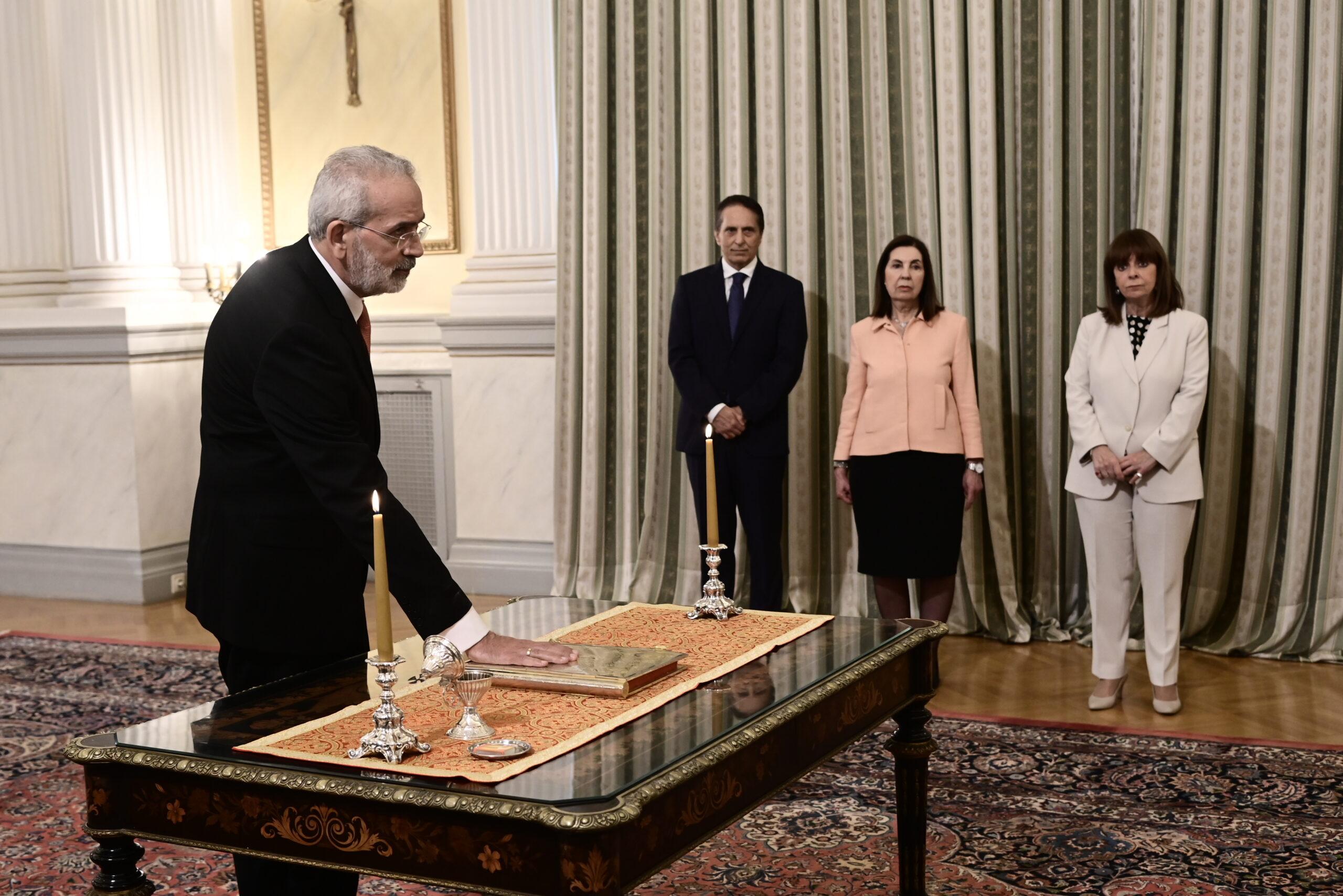 Ορκίστηκε υπηρεσιακός πρωθυπουργός ο Ιωάννης Σαρμάς
