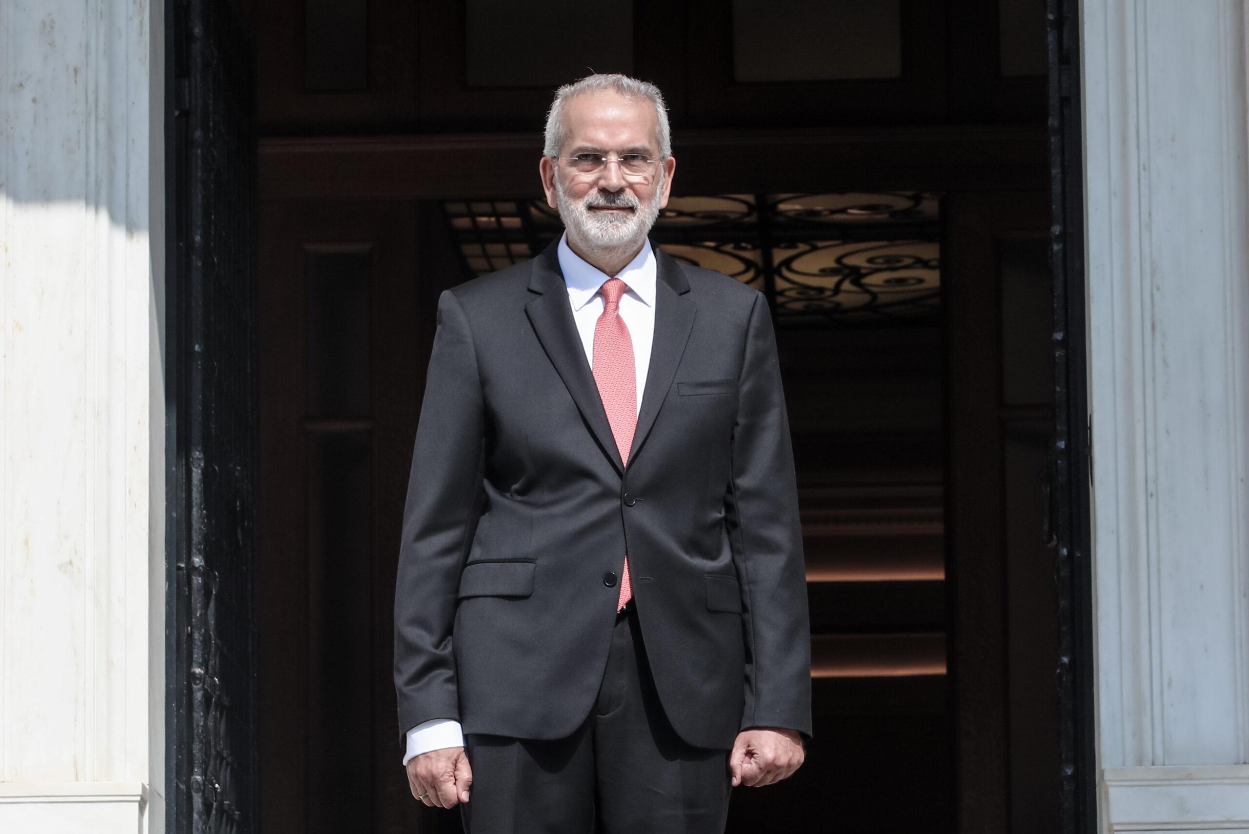 Συνάντηση του υπηρεσιακού πρωθυπουργού με τον υπουργό Εθνικής Άμυνας