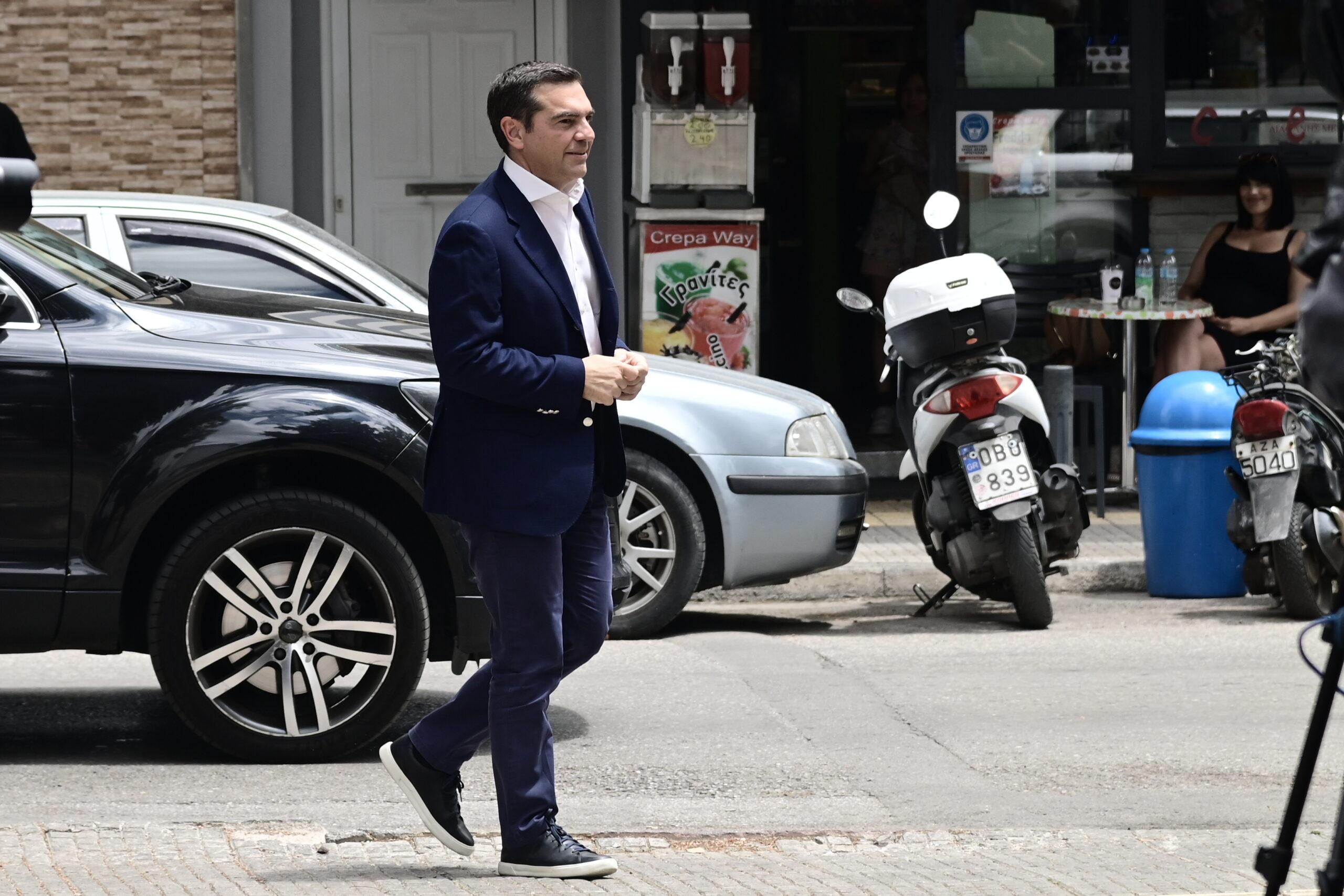 Γιατί δεν παραιτήθηκε ο Τσίπρας μετά τη μεγάλη ήττα – «Όταν ξεπέρασα το σοκ θεώρησα ότι δεν έχω δικαίωμα να λιποτακτήσω»