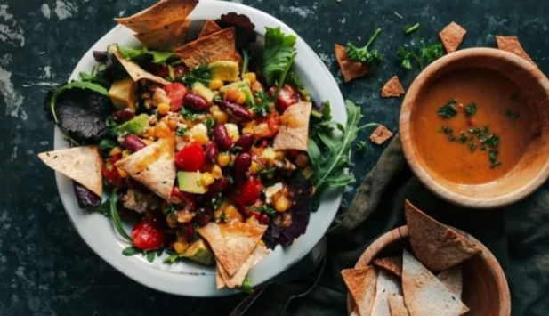 Σαλάτες: Συνταγές light αλλά νόστιμες