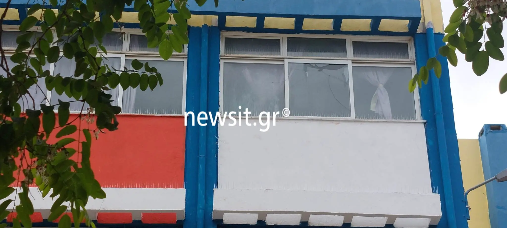 Αχαρνές: Αδέσποτη σφαίρα έπεσε σε τζάμι σχολείου