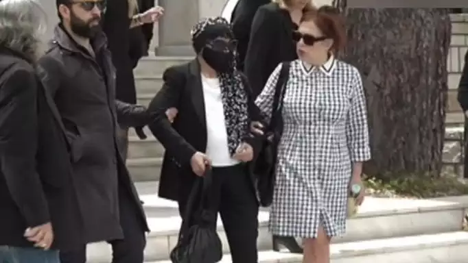 Κατιάνα Μπαλανίκα: Υποβασταζόμενη στην κηδεία του Στηβ Κακέτση