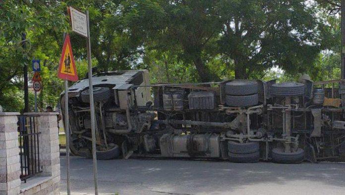 Δήμος Κορδελιού-Ευόσμου: Τούμπαρε φορτηγό στο κεντρικότερο σημείο της Διαλογής