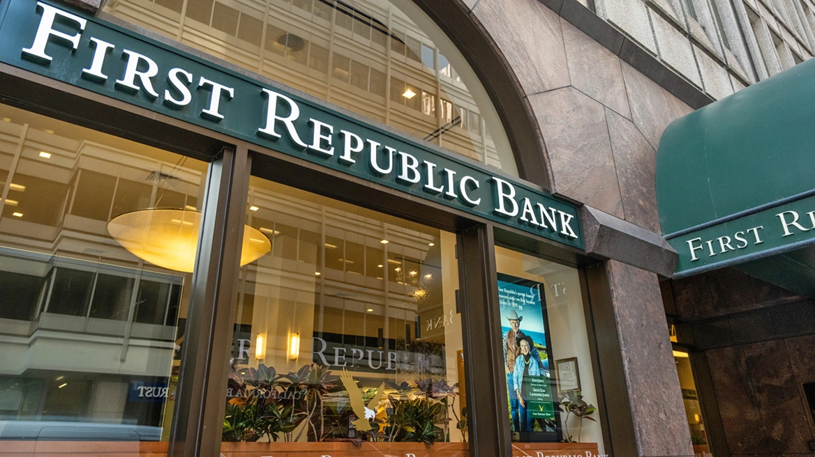 ΗΠΑ: Καταρρέει η First Republic Bank – Αναλαμβάνει τις καταθέσεις της η JP Morgan