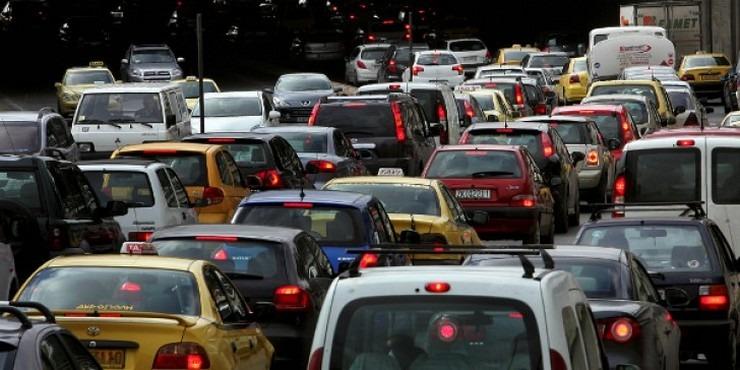 Πότε πρέπει να πατάμε κόρνα στο αυτοκίνητο: Δείτε το πρόστιμο
