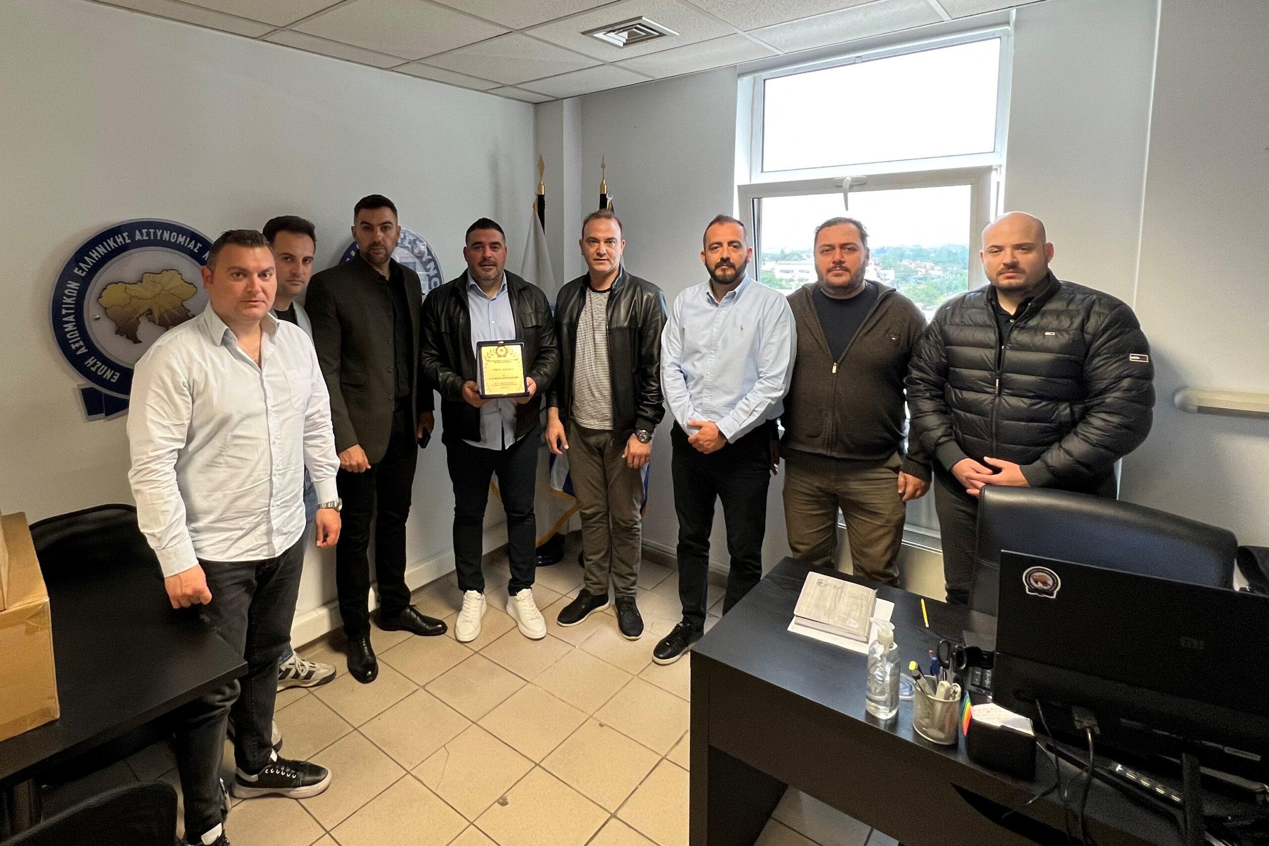 Ο υποψήφιος της Ελληνικής Λύσης Σ. Κουπελόγλου δώρισε υπερσύγχρονο εξοπλισμό στην Ελληνική Αστυνομία