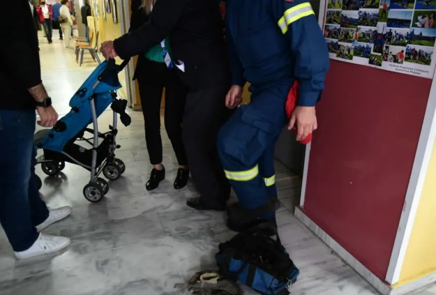 Λάρισα: Ψηφοφόρος κλείστηκε στο ασανσέρ